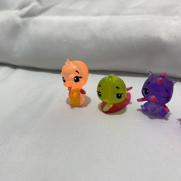 Hatchimals Lot of 4 Mini Figures Colleggtibles Toy Multicolor 1 Inch X 1 Inch - Picture 3 of 7